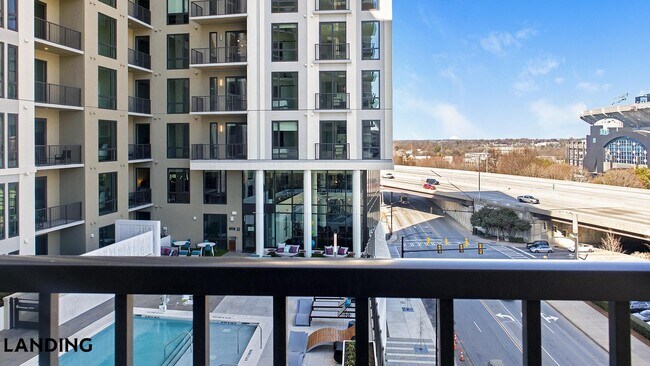 Building Photo - 1007 S Mint St