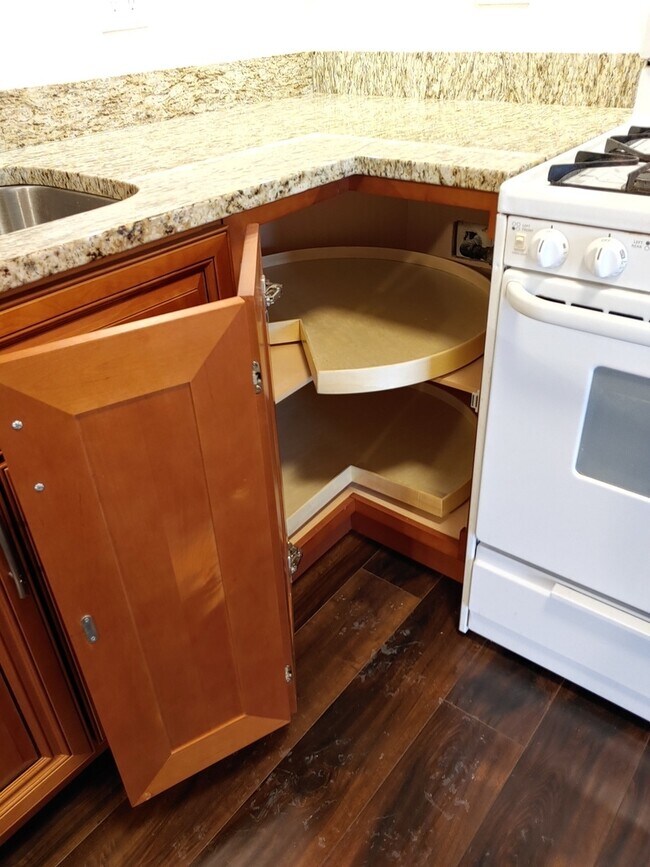 Foto del edificio - 9S412 S Frontage Rd