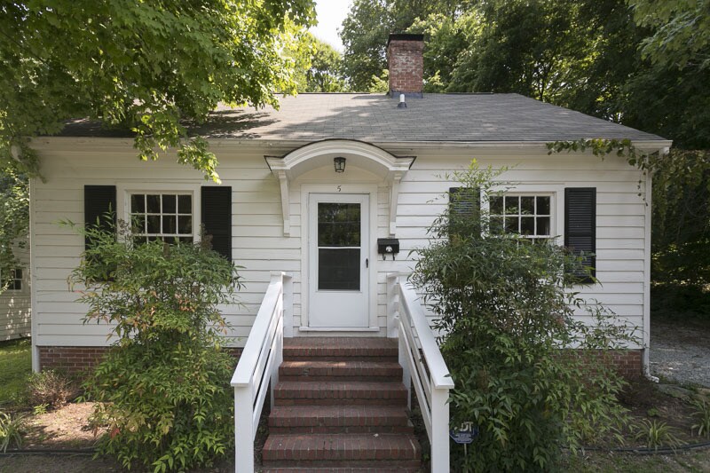 Primary Photo - 5 Colony Court
