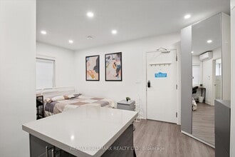 Building Photo - 595 St Clair Ave W