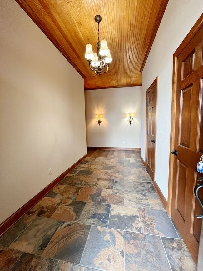 Building Photo - Enormous 3/2 Luxury Duplex in Durant, OK