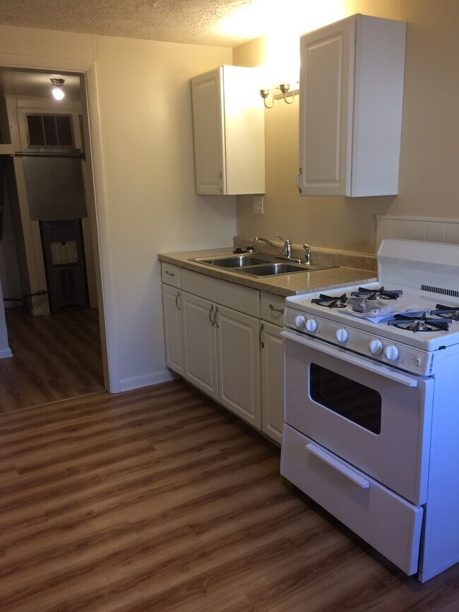 Foto del edificio - 1405 S Rogers St