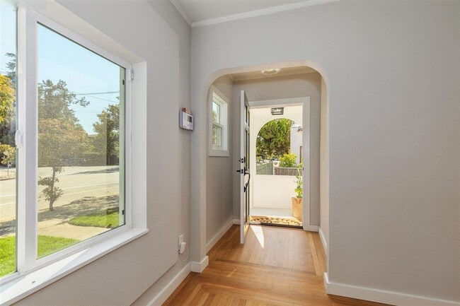 Building Photo - Beautiful Historic Home Meets Modern Luxury in San Leandro