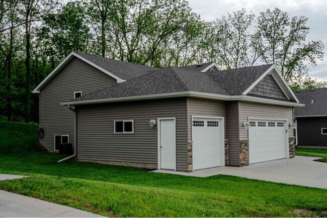 Building Photo - 2392 Tee Time Rd SE