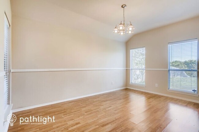 Building Photo - 3244 Silver Creek Dr