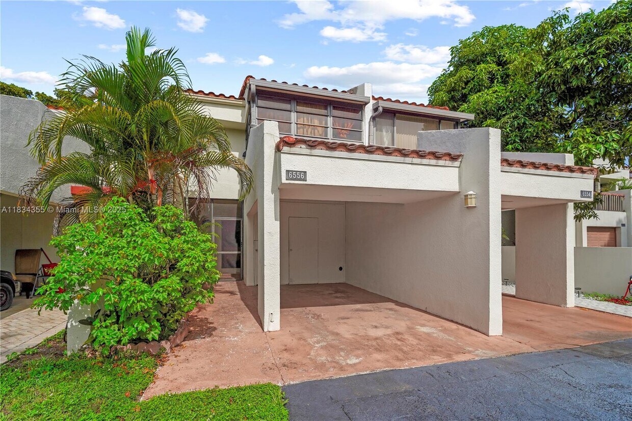 Primary Photo - 6556 Racquet Club Dr