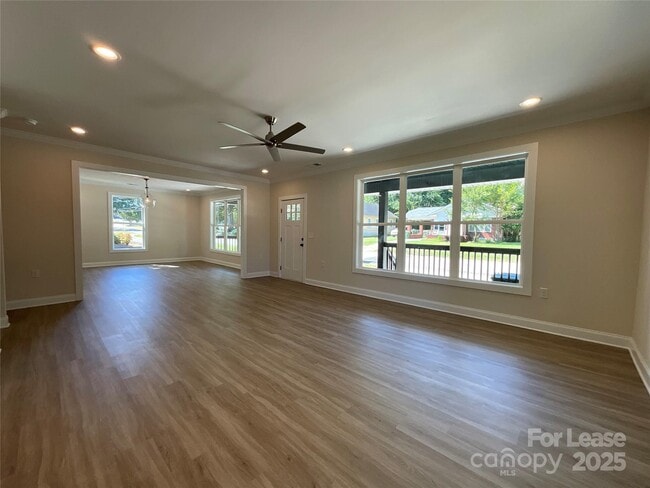 Foto del edificio - 307 N Catawba St