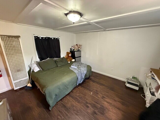 Foto del edificio - 1303 N College Ave
