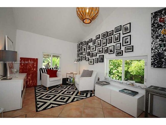 Foto del edificio - 273 NW 92nd St