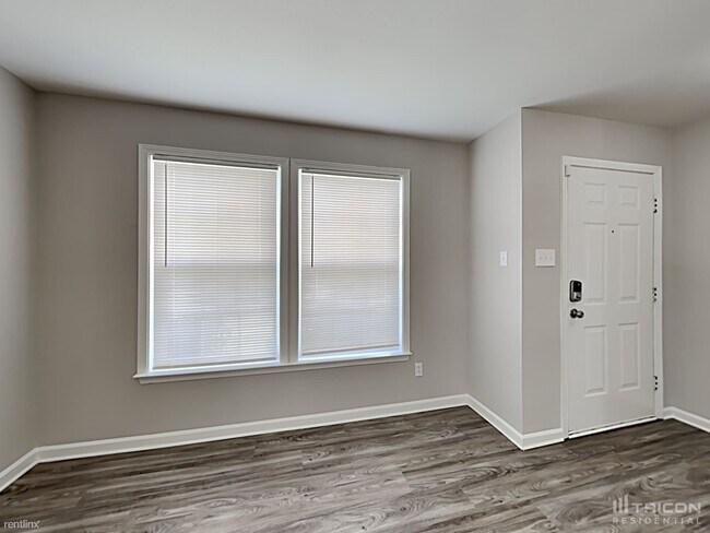 Building Photo - 806 Littleton Dr
