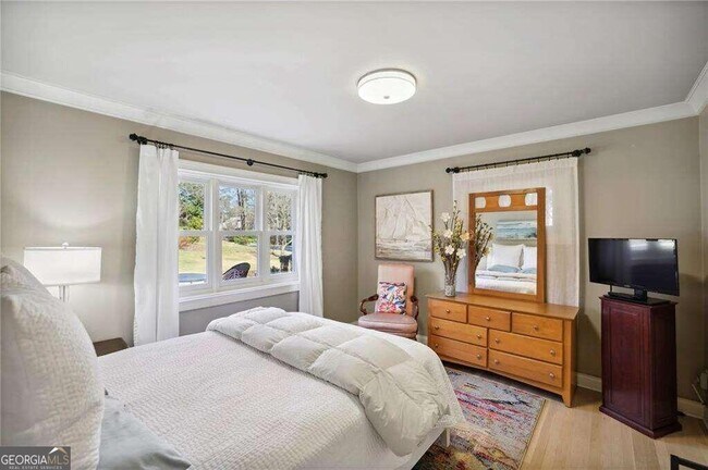 Foto del edificio - 4810 Lake Forrest Dr NE