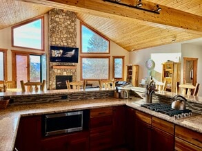 Building Photo - 33 Timberline Dr