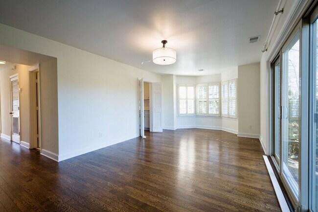 Foto del edificio - 420 Linkhorn Dr