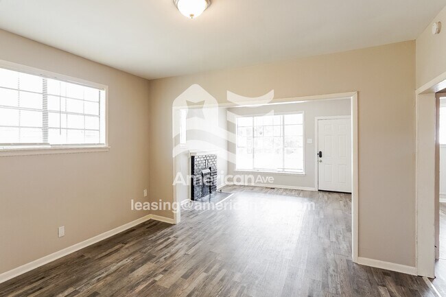 Building Photo - 608 Jerry Coleman St