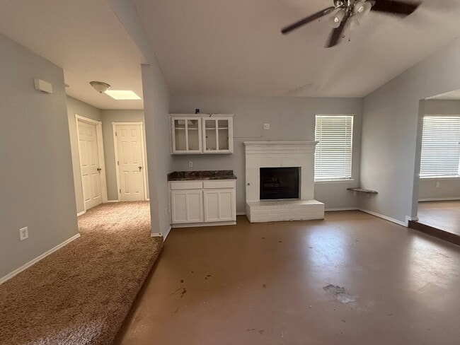Building Photo - 609 Montwood Ct