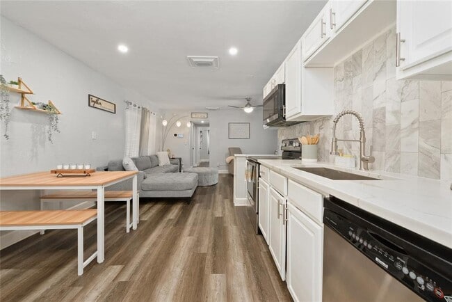 Building Photo - 6045 Sage Dr