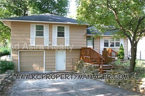 Primary Photo - Beautiful 3 Bed Home in KCMO - Available i...