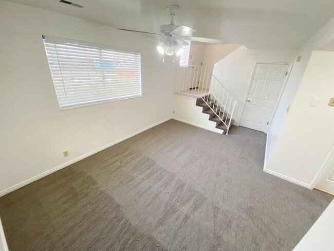 Building Photo - 707 600 W