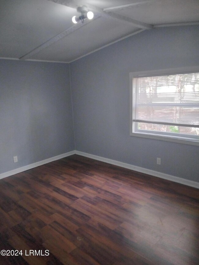 Building Photo - 107 Bonaire Cir S