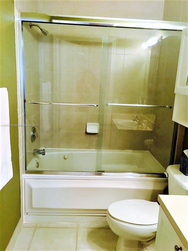 Building Photo - 2 bedroom in Hollywood FL 33012
