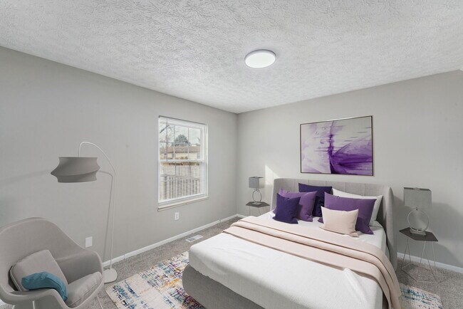 Building Photo - 2 Bedroom Ranch with Garage, New Flooring,...
