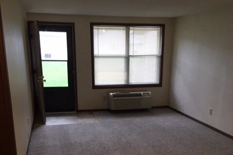 Primary Photo - 1647 Lakehurst Dr