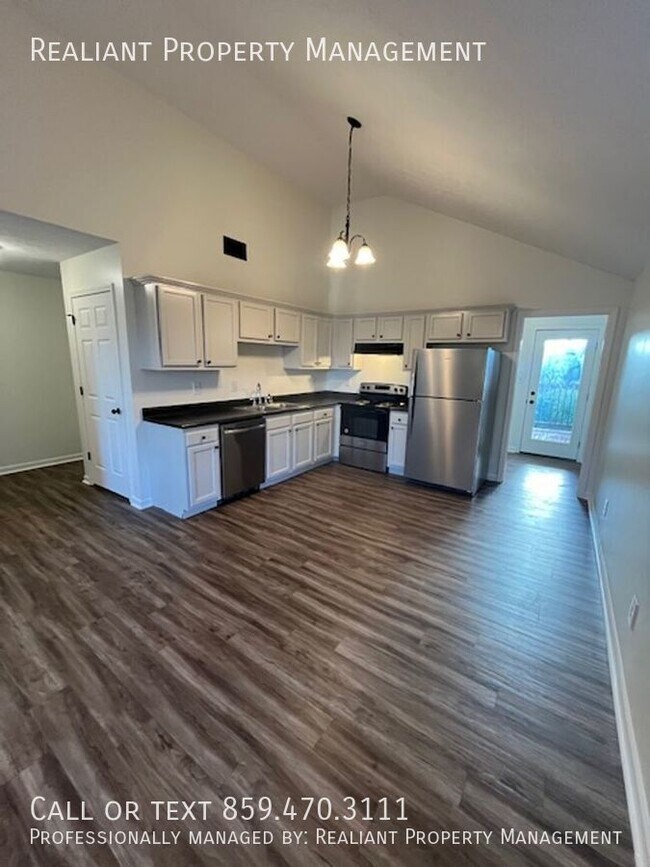 Foto del edificio - 3 Bedroom, 2 Full Baths! Lots of space, La...