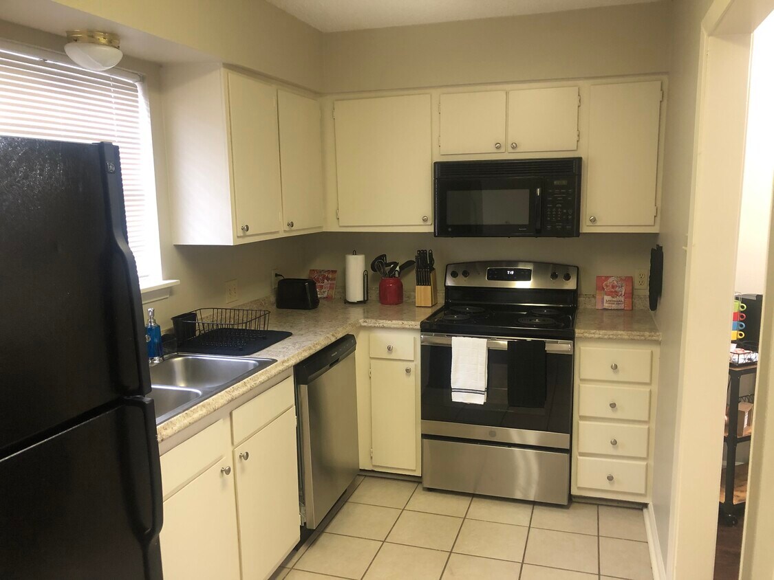 Primary Photo - 1670 Brightside Dr