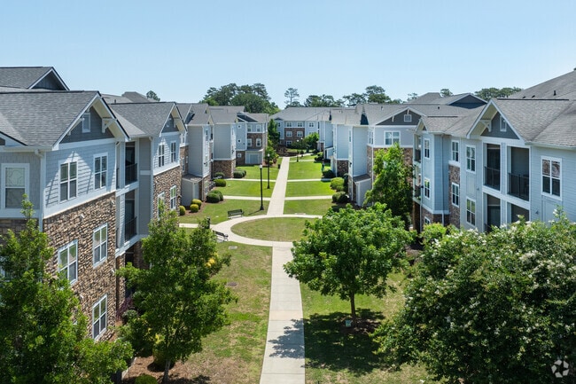 Building Photo - Evergreen at Five Points