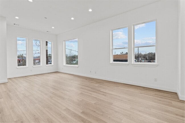 Building Photo - 6346 Culberson St