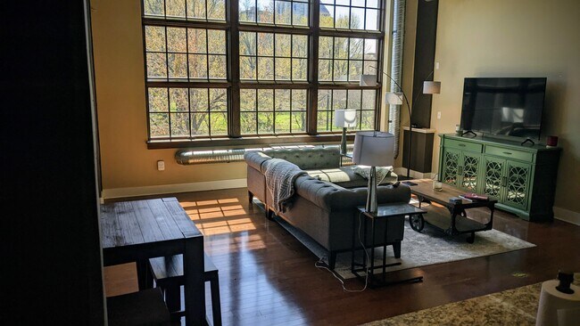 Foto del edificio - 715 N Graham St