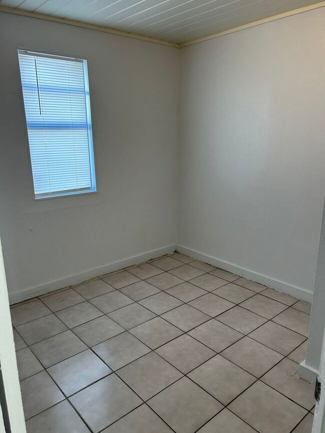 Photo - 3317 W Pine St Apartment