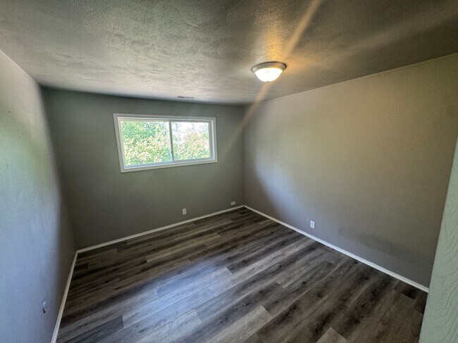 Foto del edificio - 213 Sunnyridge Ct