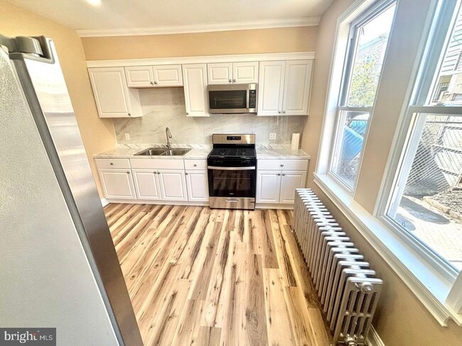 Building Photo - 2038 Dorrance St