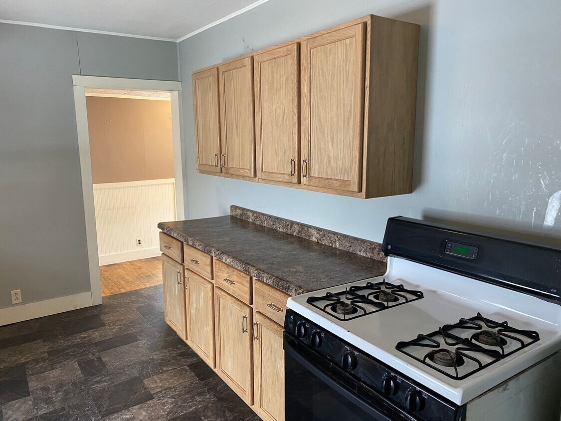 1216 Arthur St Unit Upper, Wausau, WI 54403 Room for Rent in Wausau