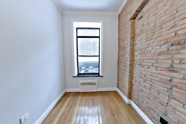 Foto del edificio - 424 W 51st St
