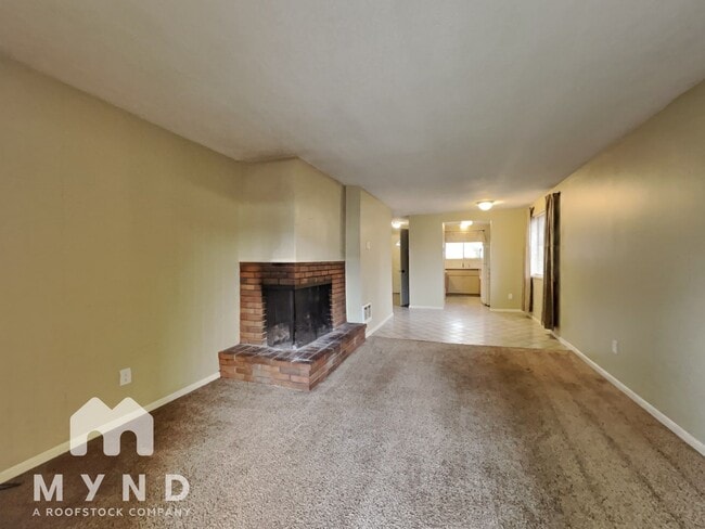 Building Photo - 707 NE 108th Ave