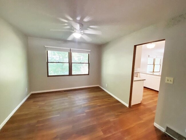 Building Photo - 5807 Sturgeon Creek Pkwy