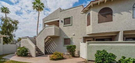 Building Photo - 850 S River Dr