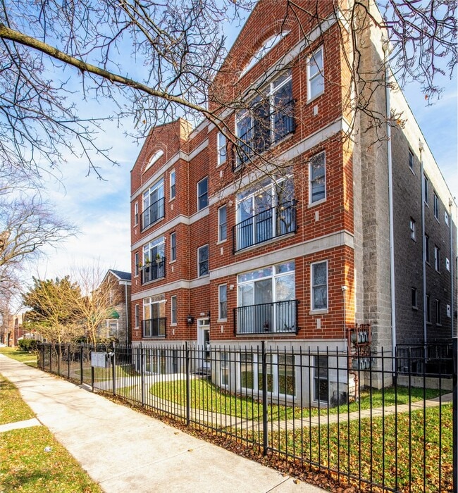 Building Photo - 6229 N Richmond St