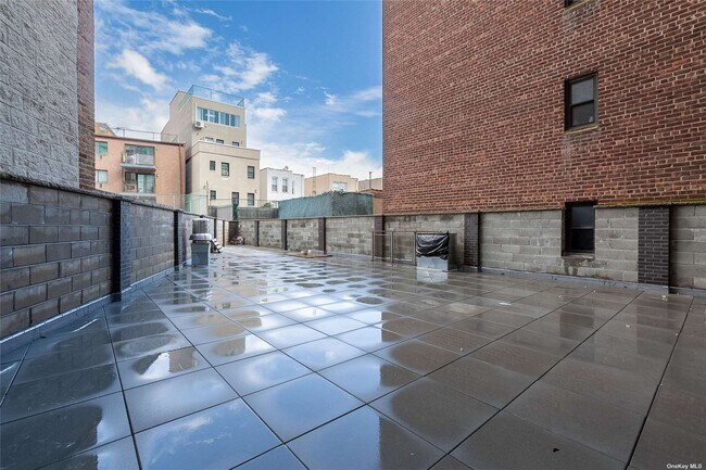 Foto del edificio - 31-25A Newtown Ave