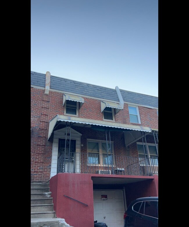 Building Photo - 5931 N Warnock St