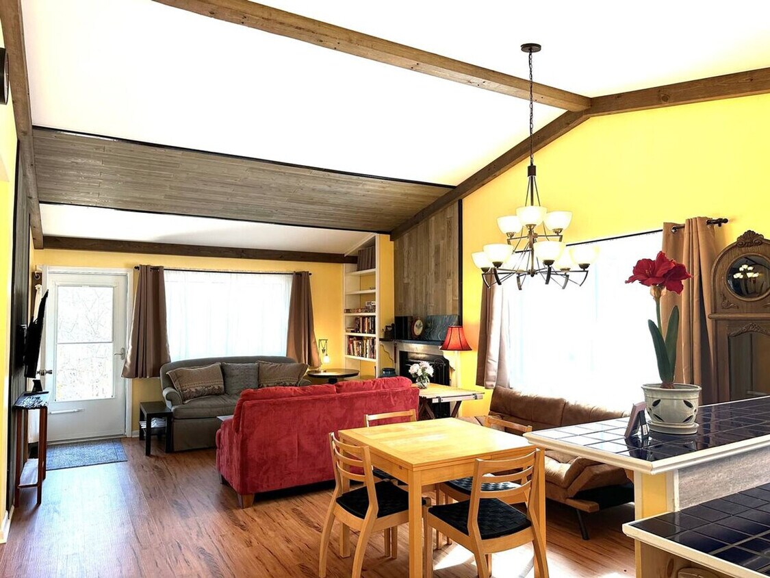 Foto principal - 615 Tall Oaks Rd