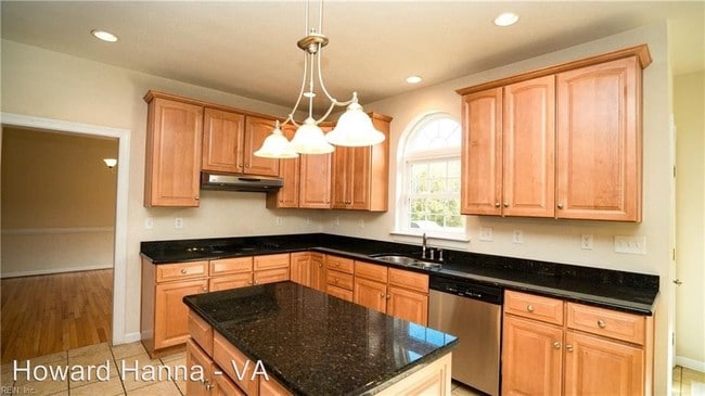 Building Photo - 5 br, 4 bath House - 1612 Venetian Way