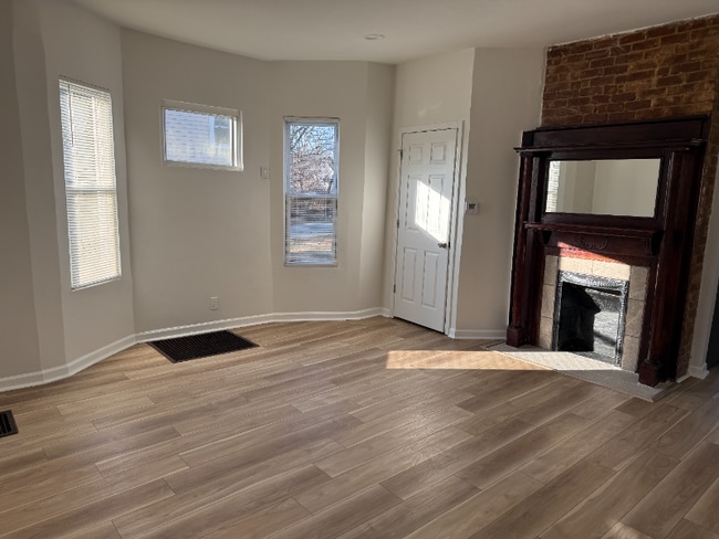 Foto del edificio - 6304 Desmond St