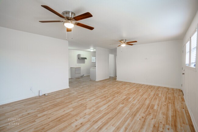 Building Photo - 5418 Laguna Dr