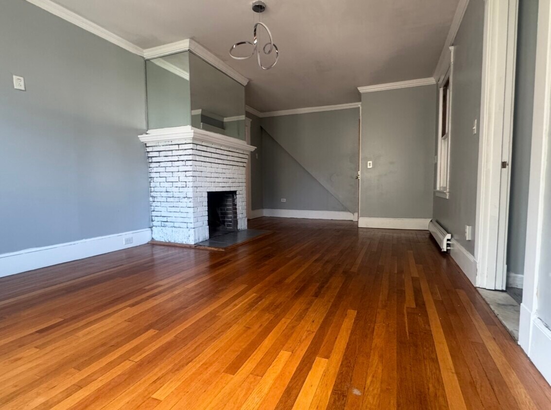 Primary Photo - 76 Porter St