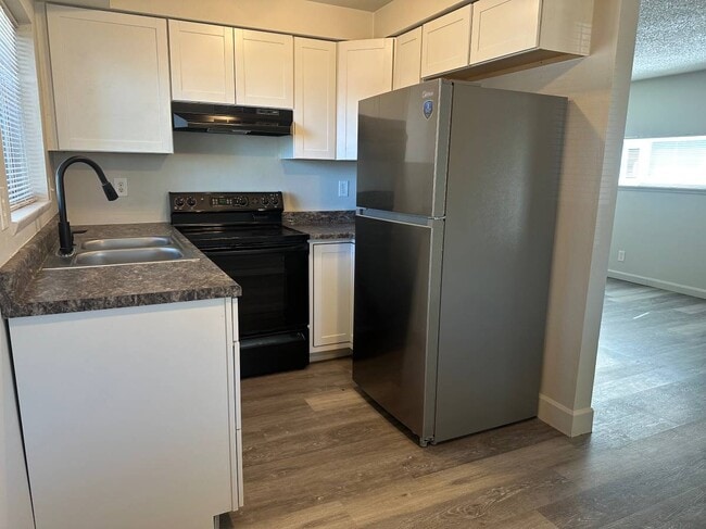 Building Photo - 1405 Prune St