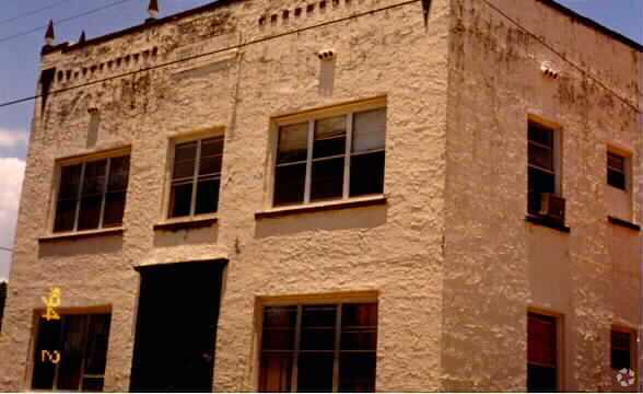 Building Photo - 953 SW 10th St
