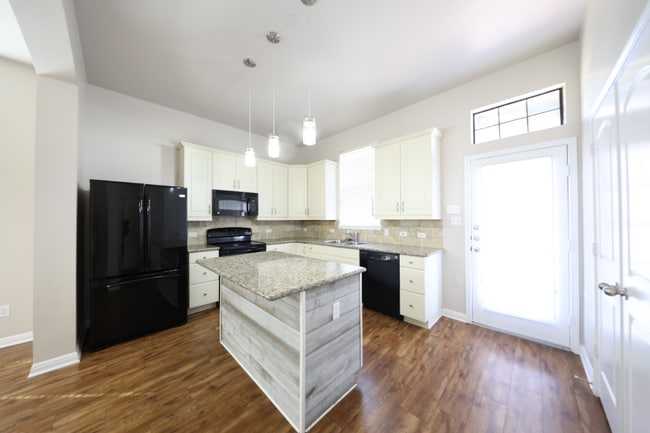 Building Photo - 3309 Castleton Dr